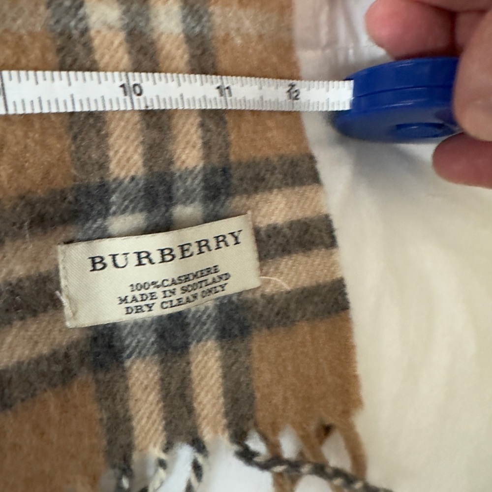 Burberry Camel Checkered Cashmere Scarf 54x12 EXCELLENT condition. - Picture 3 of 4